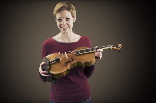 Principal Viola Simone Jandl introduces her instrument