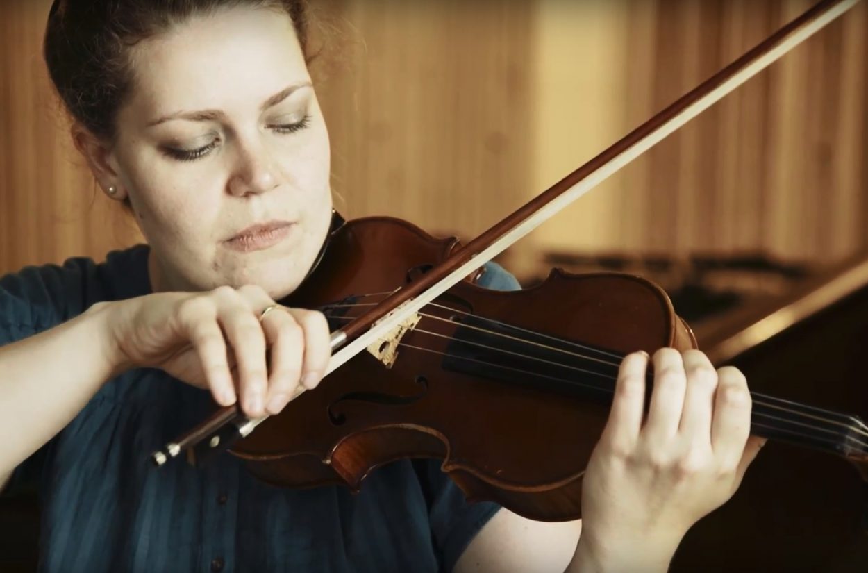 Violin player Julia Kuhn explains vibrato