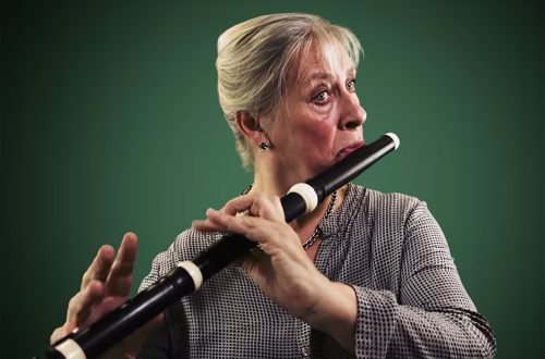 Principal flute Lisa Beznosiuk introduces the baroque flute