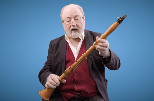 Our Principal Clarinet Antony Pay takes us through the staple instrument of the time, the five key clarinet, and shows us the type of basset clarinet he believes enables you to play Mozart's Clarinet Concerto best.